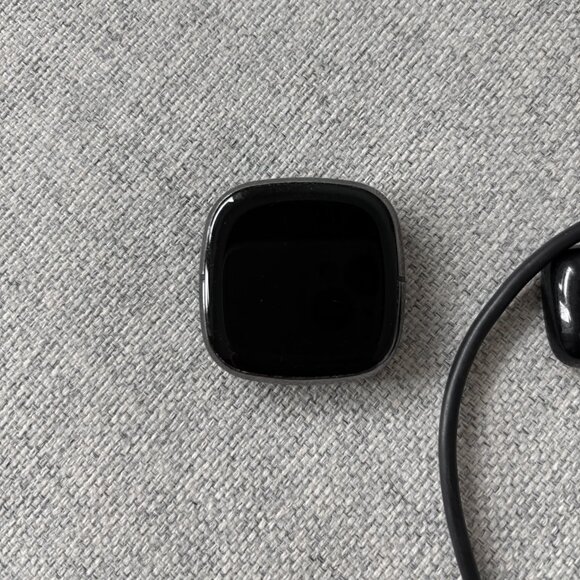 Fitbit Versa 3 - Black (O $250) - Picture 4 of 6